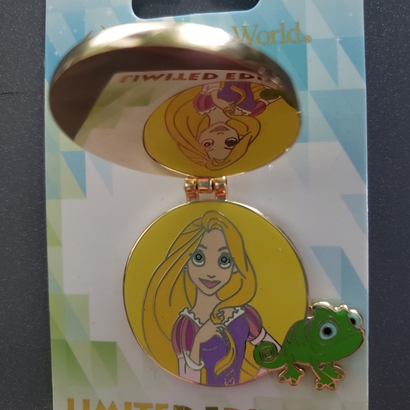 Disney WDW 2016 Rapunzel and Pascal - Picture 3 of 5